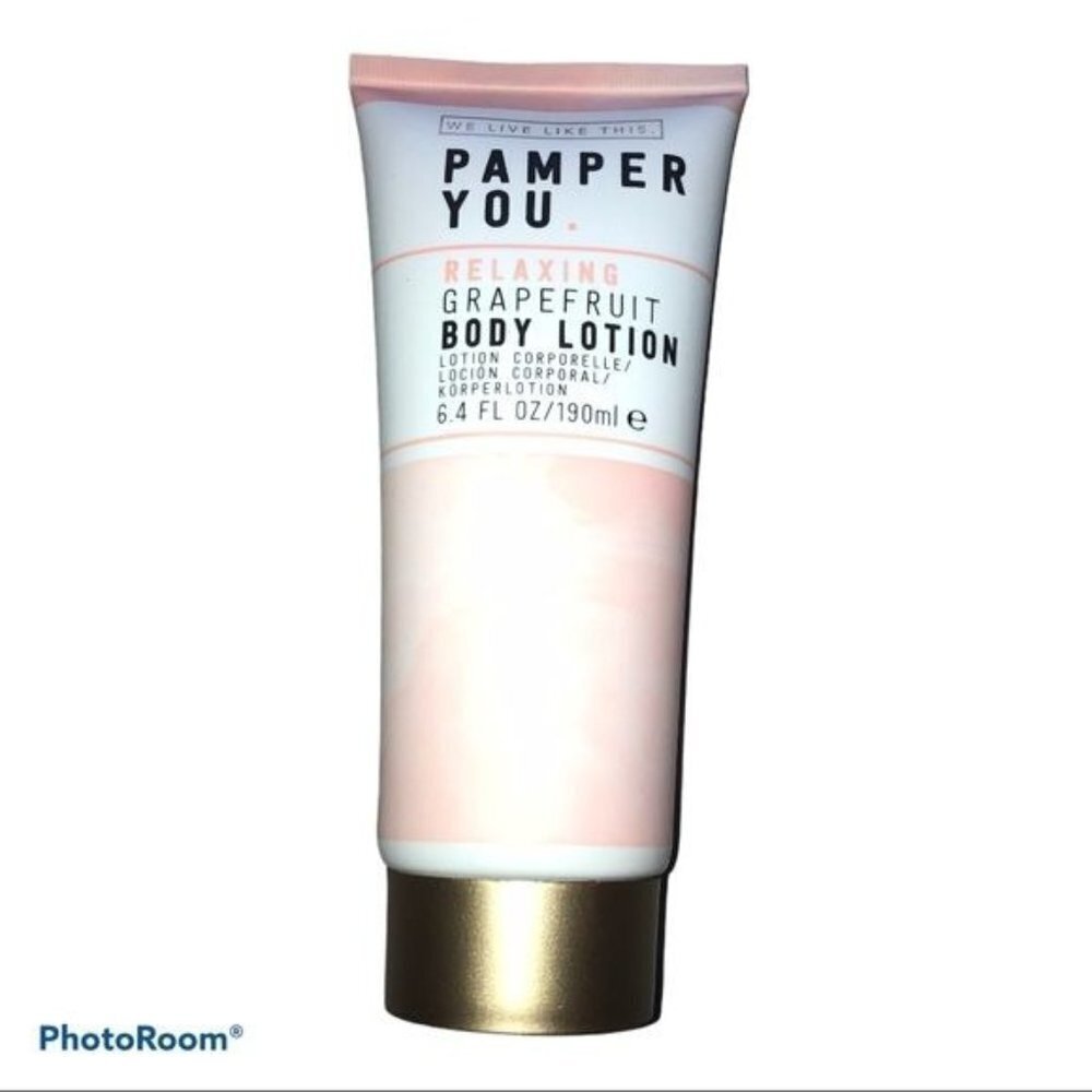 We Live Like This. Pamper You Grapefruit Lotion Body 190ml Tube Moisturizing